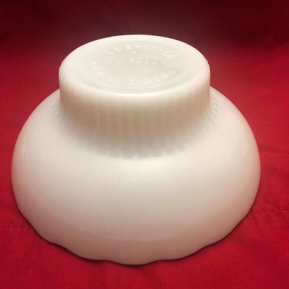 Vintage E.O brody M2000 Cleveland Ohio USA milk glass bowl - Picture 4 of 8